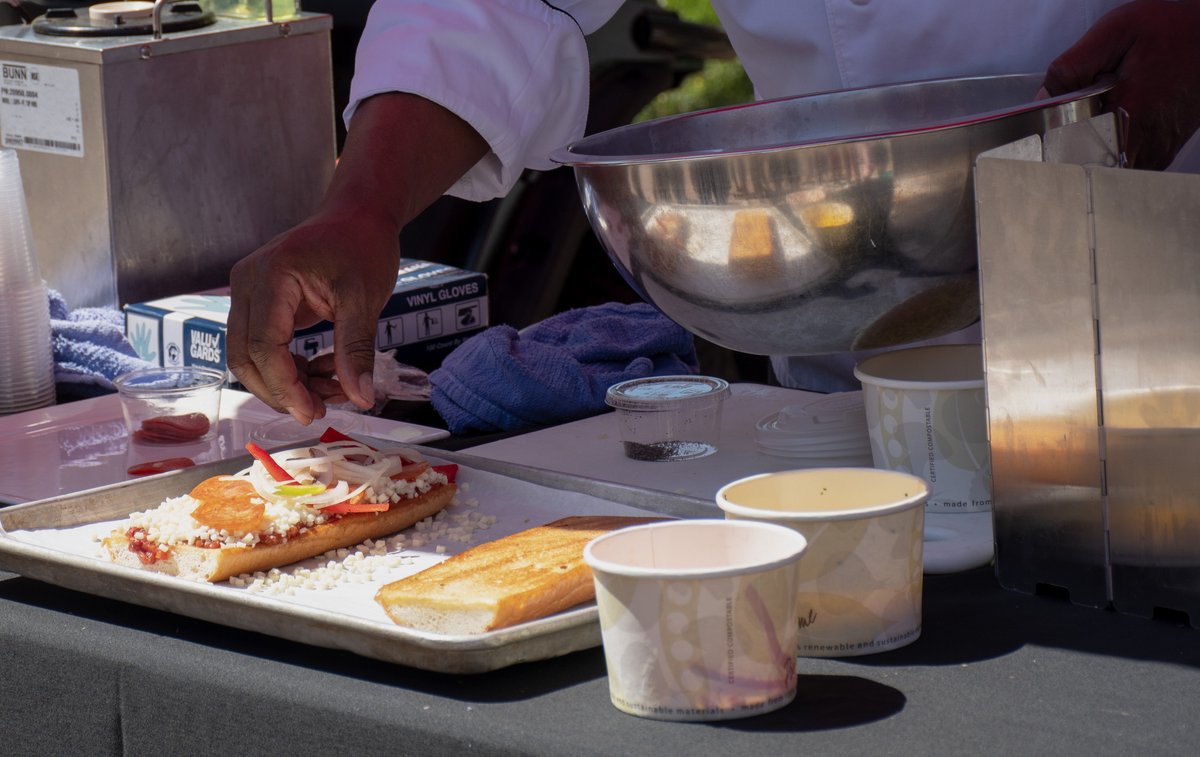 pecoranews's tweet photo. The @FarmersMarketUM , held Wednesdays from spring through fall, offers fresh produce, flowers, prepared goods and even does cooking demos. https://t.co/ysIuCruIJr