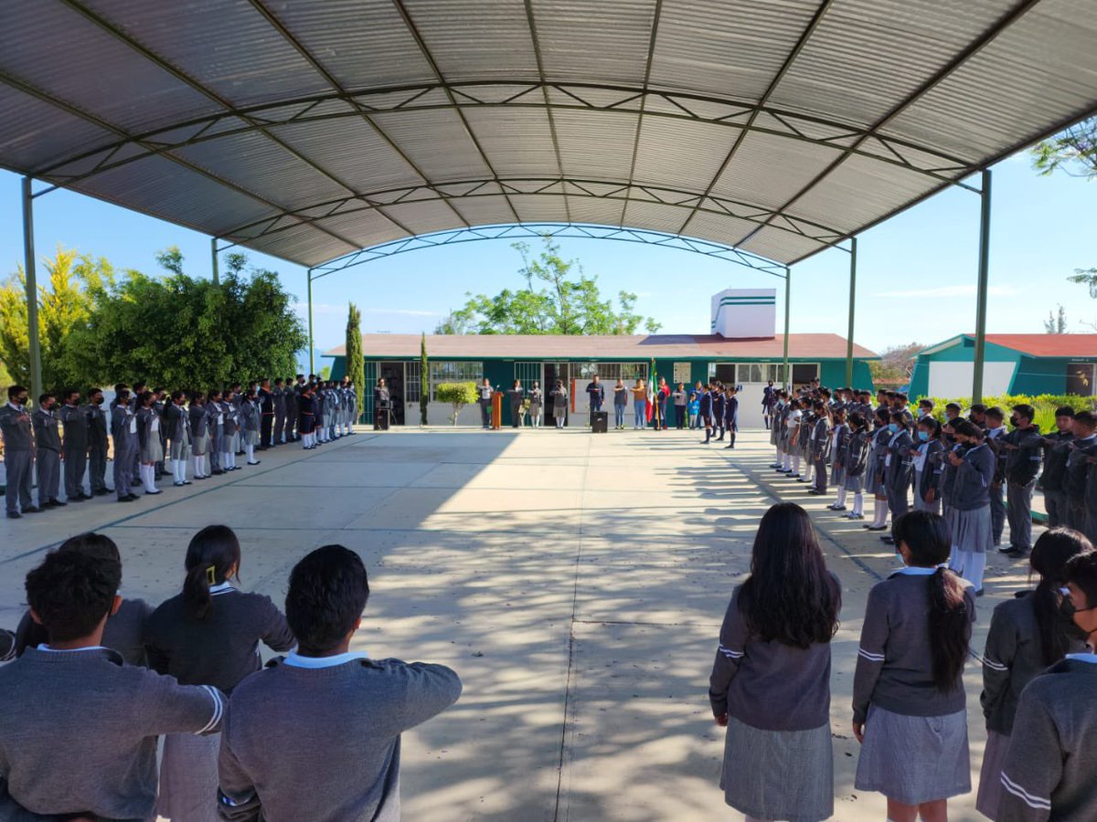 blancaluzmtz's tweet photo. Alumnas y alumnos de los 106 planteles y centros #EMSaD regresan a las aulas después del periódico vacacional para retomar su actividades académicas. Agradezco a las y los docentes así como al personal administrativo por su trabajo y compromiso. 

Les deseo mucho éxito. https://t.co/v0sjX09KQ4