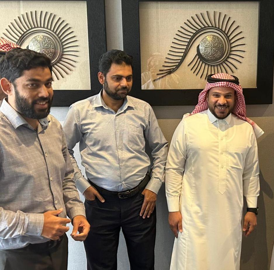 بكلِّ مشاعر البهجة والسرور، نظَّمت أسرة بيت المال الخليجي المناسبة الرمضانية السنوية، لتهنئة الأعضاء وتكريمهم، وقد تم توزيع الهدايا التذكارية، بحضور رئيس مجلس الإدارة عبد الرحمن فهد الحارثي، والرئيس التنفيذي المكلف ياسر علي  الدرعان
#بيت_المال_الخليجي #هدايا_رمضانية