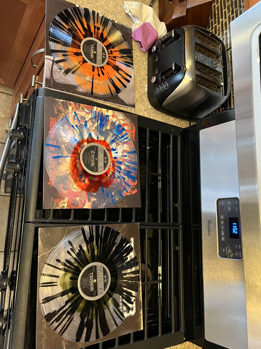 FatZack_27's tweet photo. Holy shit these came out beautiful. Thank you @TripleBRecords and @terrorhardcore for these re-releases. Can’t wait to spin them. #TerrorHardcore #TripleBRecords #AlwaysTheHardWay #LowestOfTheLow #OneWithTheUnderdogs https://t.co/IwydBoJjyw