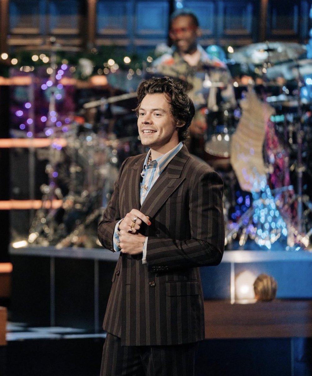 TheHarryNews's tweet photo. Harry will be on the @latelateshow as a final guest on Thursday, April 27th! https://t.co/3xbCpzOMuF