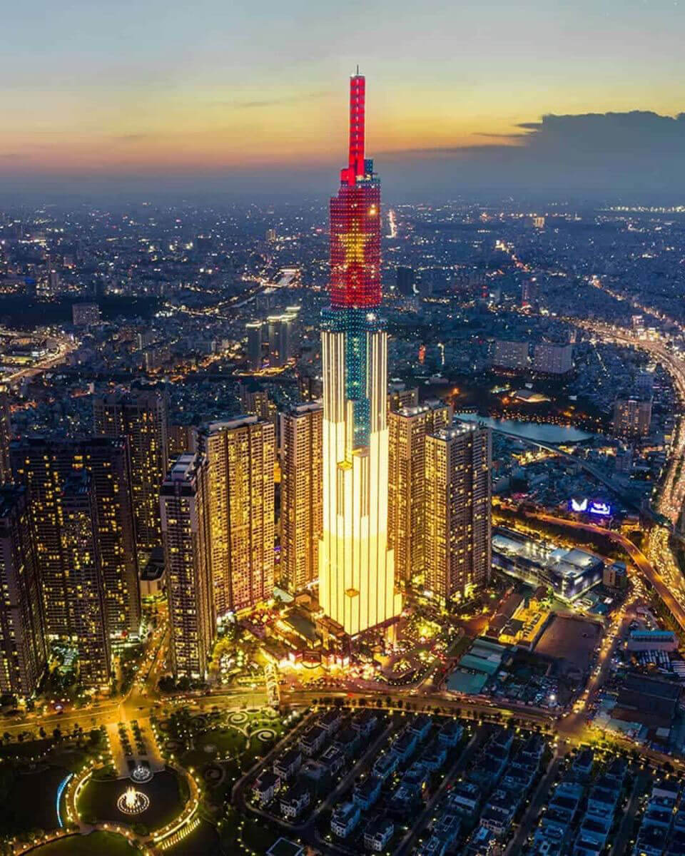 stark_hood's tweet photo. Landmark 81 is the tallest building in Vietnam in terms of night#HoChiMinhCity
#photographers #DylanHobbDesigner #Vietnam https://t.co/m0cLs5r3lg
