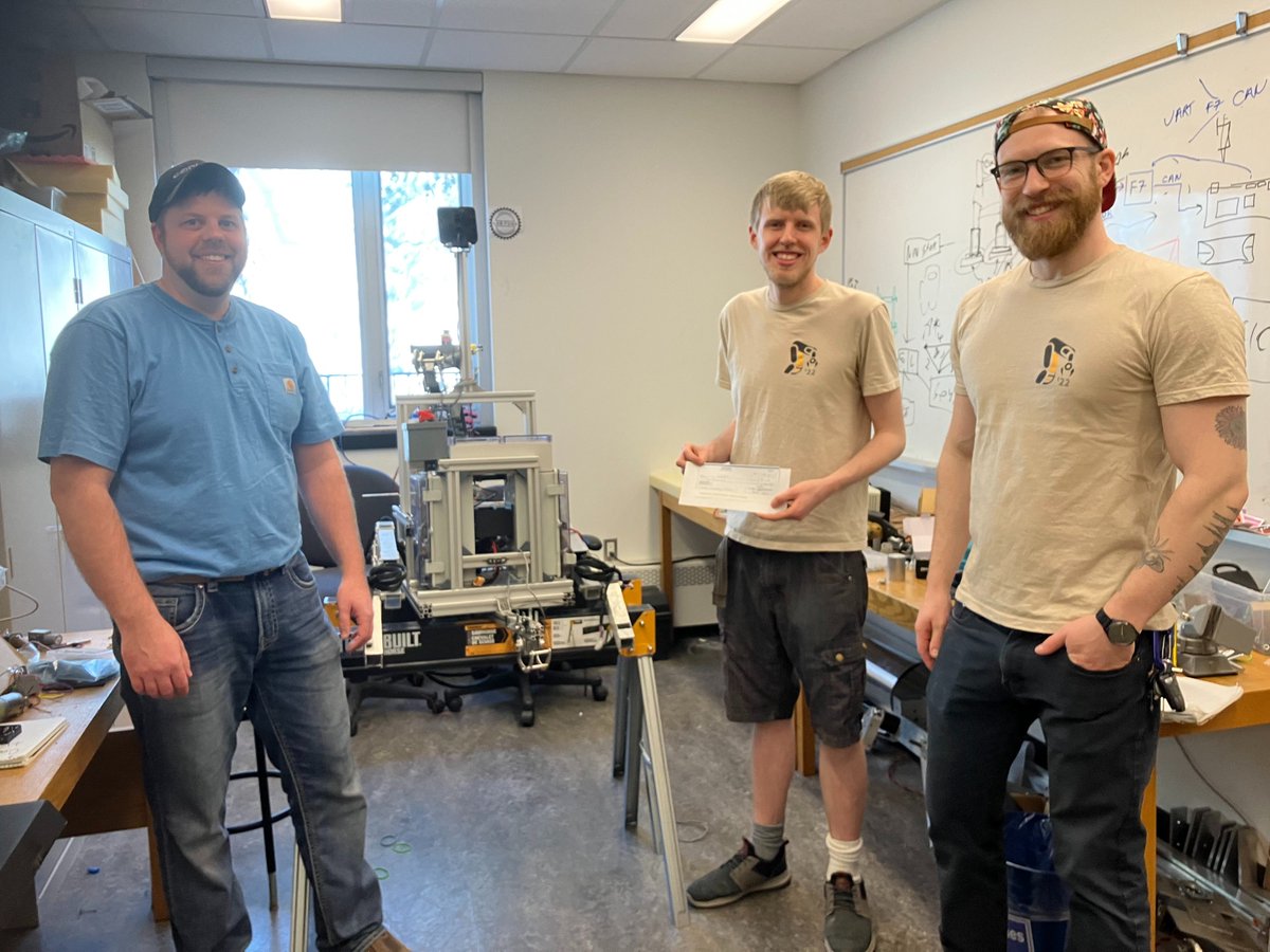 Last week, one of our local unions, @OSSTFTARA, gifted the U of G Robotics Team with $1,000! The gift is part of a new annual initiative that aims to support student groups on campus. #SupportUofGStudents #GuelphEngineering #GuelphRobotics #MarsRover