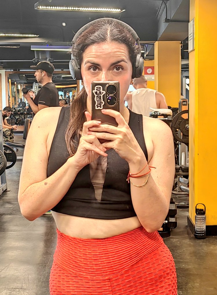 guzmanpaol's tweet photo. Hoy reinicié la #gluteguide de @madydaily y no puedo ni caminar pero lo entrenado nadie me lo quita. https://t.co/sAhBJ736u6