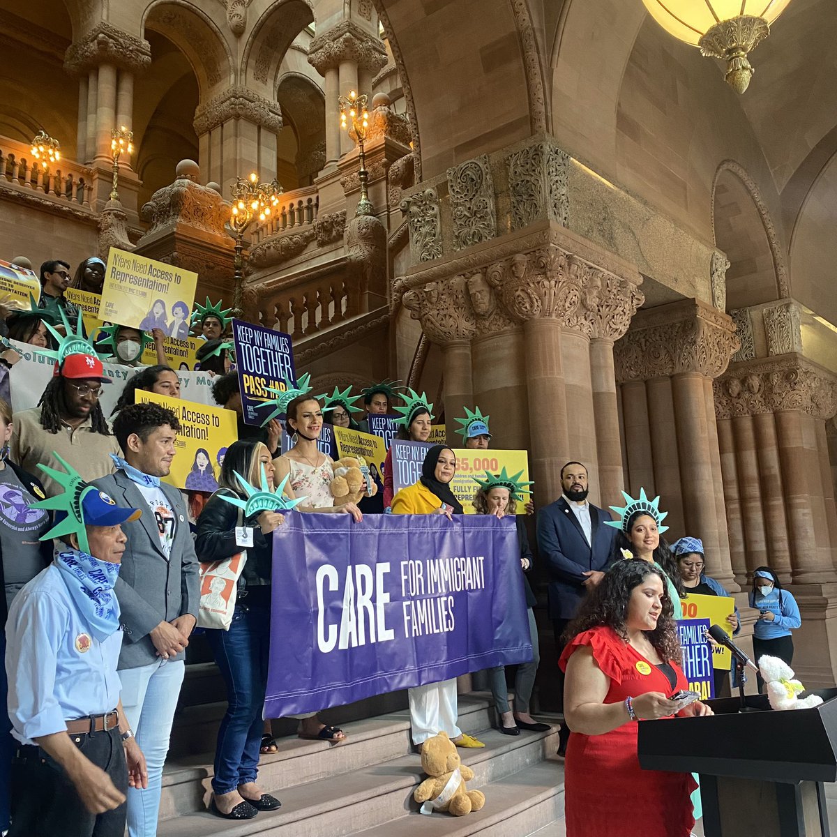 @GovKathyHochul we are here at the NYS Capitol to continue to remind you that we will NOT allow immigrants to be forgotten in the budget! #ARA is a NECESSITY in our communities! @care4immigrants @thenyic @CCSMNY @NeighborsLink