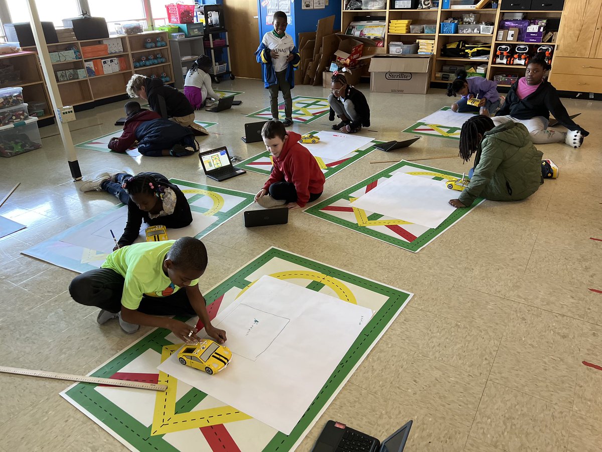 Sandy4STEAM's tweet photo. Geometry is fun, but even more fun when you code a Pro-Bot to do the drawing for you!                       Computer Science + Math = FUN!
 @GMASteam @kcs_stem https://t.co/qiC20AiZmq