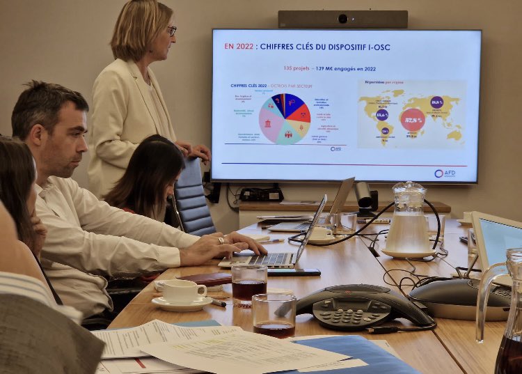 conan_herve's tweet photo. #Vietnam A l’occasion de la mission de @soucy_de , réunion d’échanges avec les ONG 🇫🇷 sur leurs activités et les outils de financement de @AFD_France
✅AMI 2023👉https://t.co/gqV4sriKsx suivie d’une rencontre avec le DG du #PACCOM sur les modalités de mise en œuvre des projets https://t.co/olOqNXowY4
