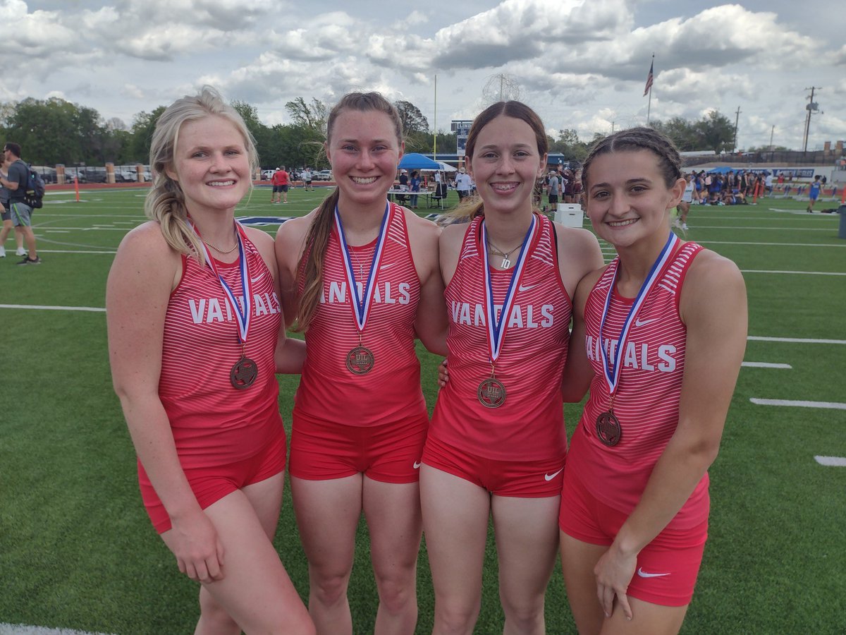 Heading to area in track!  for 4x1 and 4x4 relay! going to paris tx! ⚪️🔴