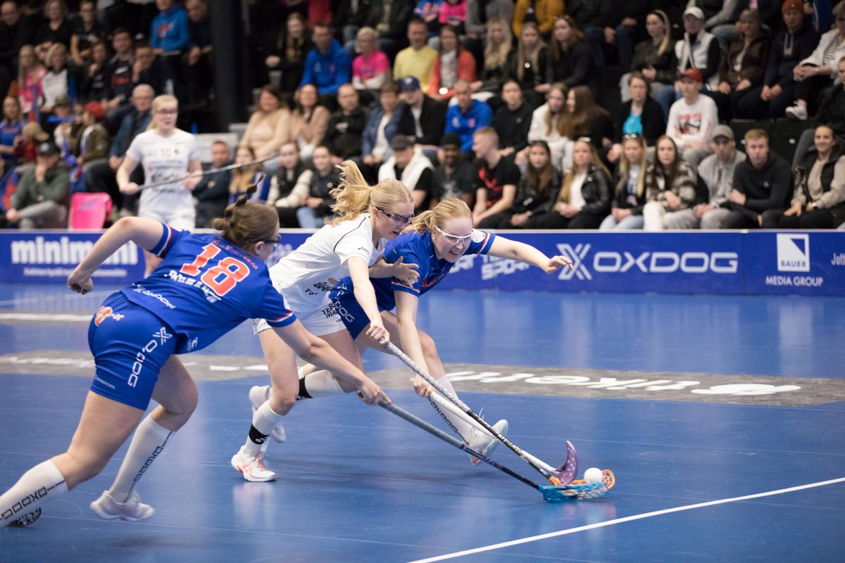 T21 SM-sarjan viides ja ratkaiseva finaali <a href="/scclassic/">SC Classic</a> - <a href="/EraViikingit/">EräViikingit</a> käynnissä Bläk Boksissa. Kuvia illan mittaan tänne:
salibandyliitto.kuvat.fi/kuvat/Juniorit…
#salibandy <a href="/Salibandyfi/">Salibandy.fi</a> <a href="/paakallofi/">Pääkallo.fi</a>