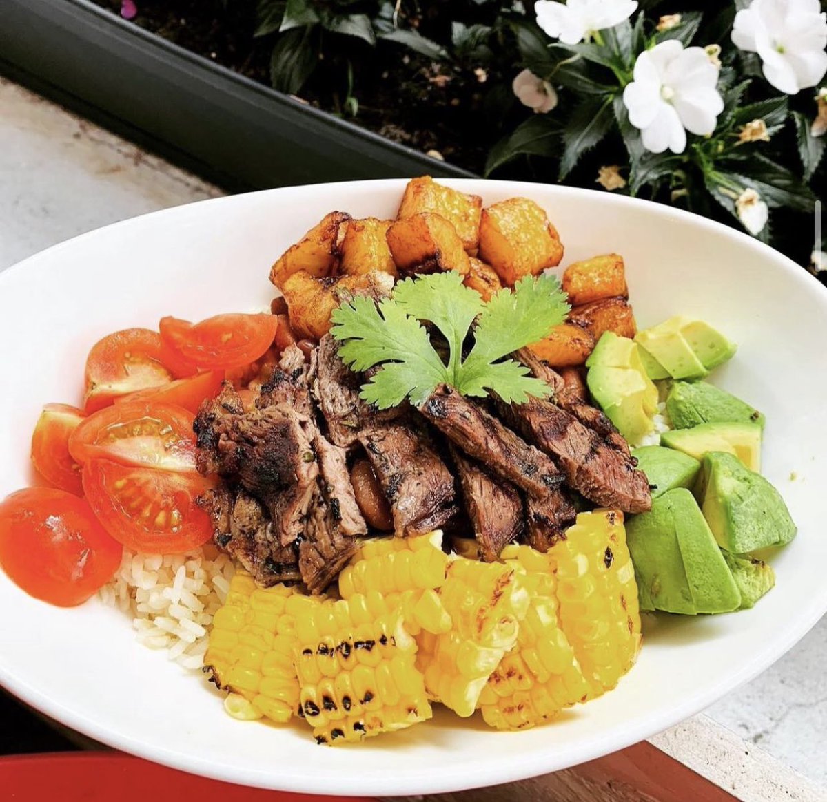 LatinRestWeeks's tweet photo. ¡PURAS SONRISAS! Mood when you’re enjoying your LRW Special at @dulcevidalatinbistro 😋🍽️ enjoy some delightful Colombian bites and entrées 🇨🇴 mark your calendars NYC!🗽 Estaremos allí Junio 2-16! https://t.co/u3ln47Easd