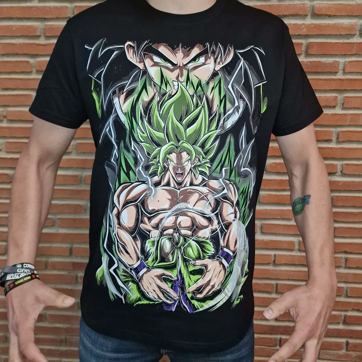 Console_Corp's tweet image. Broly llegó para quedarse, después de tantos años, al fin Broly es canon en el anime de Dragon Ball y siendo necesaria la fusión de Goku y Vegeta para derrotarlo.
Si eres un amante de Dragon Ball, esta camiseta no puede faltar en tu armario .
Diseño de  @Nextlevelcolle1