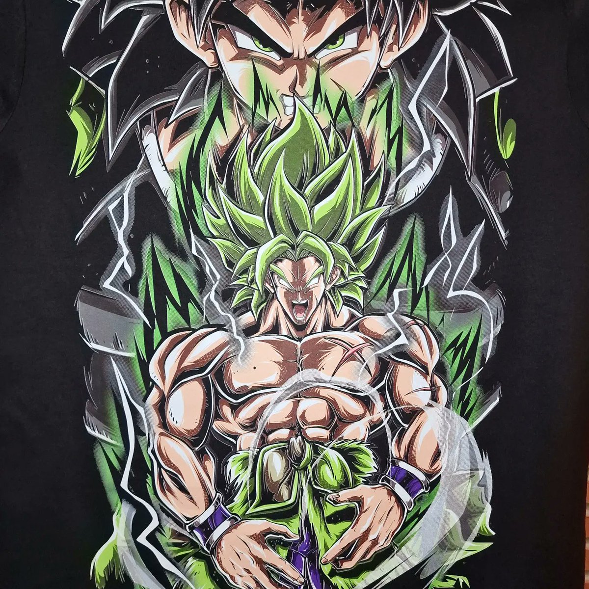 Console_Corp's tweet image. Broly llegó para quedarse, después de tantos años, al fin Broly es canon en el anime de Dragon Ball y siendo necesaria la fusión de Goku y Vegeta para derrotarlo.
Si eres un amante de Dragon Ball, esta camiseta no puede faltar en tu armario .
Diseño de  @Nextlevelcolle1