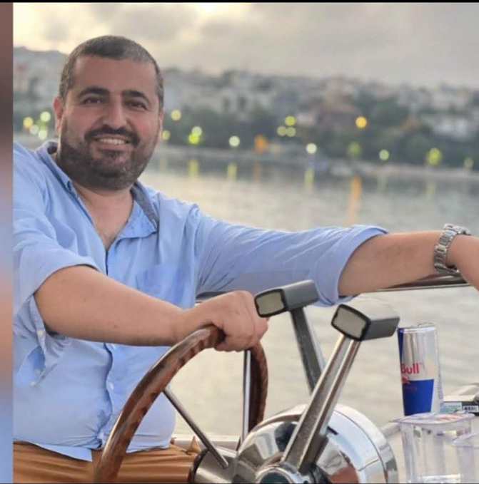 sonsaathaber's tweet image. Depremde engelli kalan insanlar dahil yaklaşık 200 engelliyi dolandıran Cengiz Serdar Aygün&apos;den bahsedeceğim. TAG Motoru Araçlar A.Ş.

Ana bayiden sıfır araçlar alınıp engelli raporu olan kişilere satılacaktı. Depremde uzvunu kaybedenler nedeniyle talep yüksekti. Aygün paraları