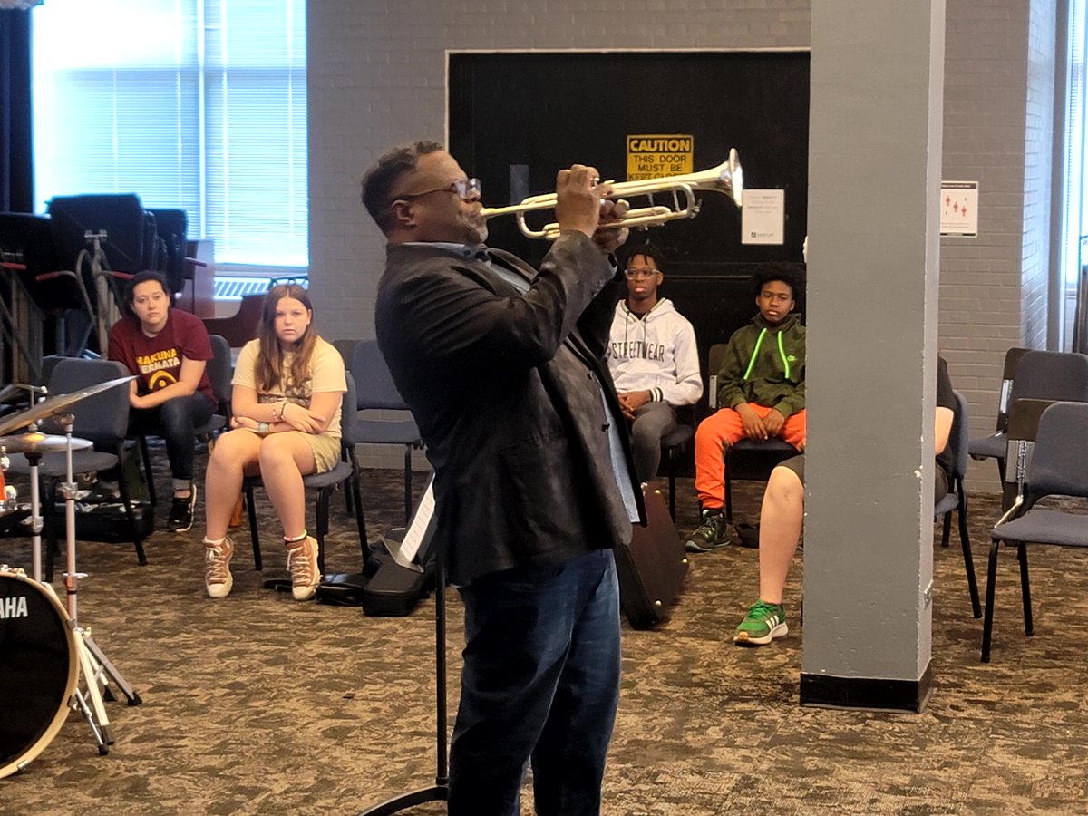 OneCityVCM's tweet image. What a delight to welcome to our campus Chicago Jazz Philharmonic Artistic Director, CEO of Discover Music,  Discover Life, Inc, and Emmy awarding winning composer and trumpeter, Orbert Davis with members of the CJP.