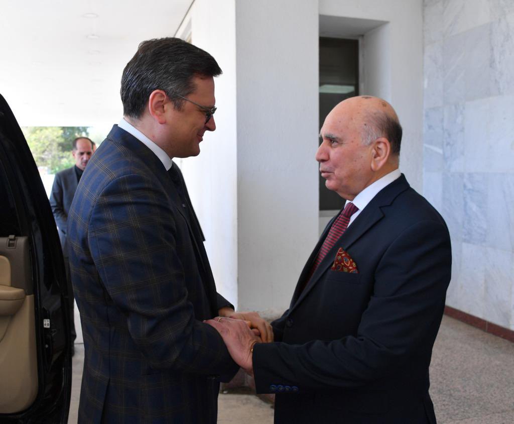 DmytroKuleba's tweet photo. Today in Baghdad, I met with Iraq’s Foreign Minister, Fuad Hussein, to open up new opportunities in relations between Ukraine and Iraq. We discussed practical steps to enhance cooperation in the areas of political dialogue, trade, investments, digitalization, and education. https://t.co/Hdp3JnQJes