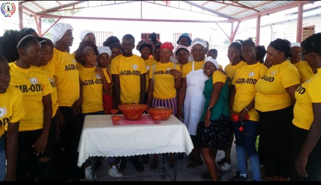 HaitiTeach's tweet photo. Nouveau weekend, nouvelles notions d’apprentissage en # Compétences de vie #Entreprenariat #Cuisine &amp; Pâtisserie #Leadership  #Psychologie avec AGIR-ODD et Kopa pour les jeunes de Cité Soleil. #PADF #OEA #USAID #CuisinePâtisserie #Leadership #Communication  #CompétencesdeVie https://t.co/hcgt9A82KI