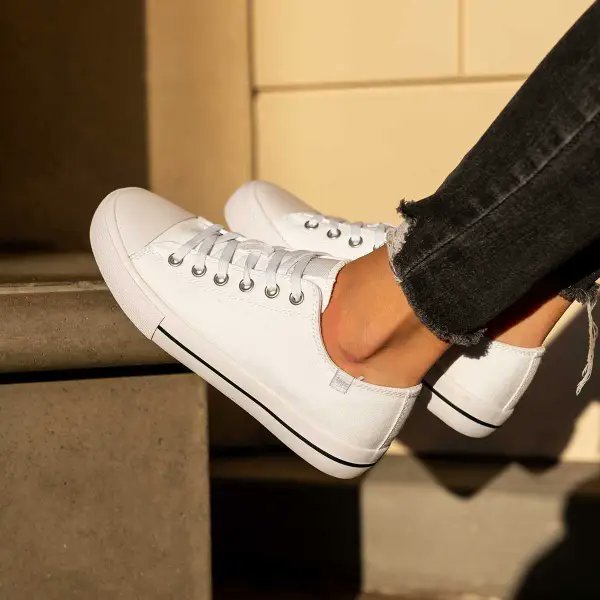 👟 Step Into Spring With The <a href="/LugzNYC/">LUGZ</a> Women's Stagger Lo Sneakers! Enter to #win a pair. #Giveaway open to US &amp; ends 4/25. #lugz #WalkWithUs #gifted 👉🏽 susiesreviews.com/2023/04/step-i…