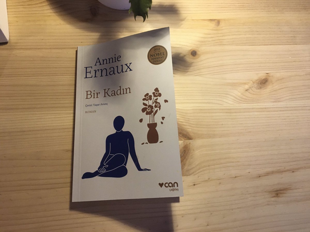ormnmustafa's tweet photo. “Annem hakkında yazıyorum çünkü onu dünyaya getirme sırası sanırım bende.”[Annie Ernaux, Bir Kadın] https://t.co/aiGJo7lA3e