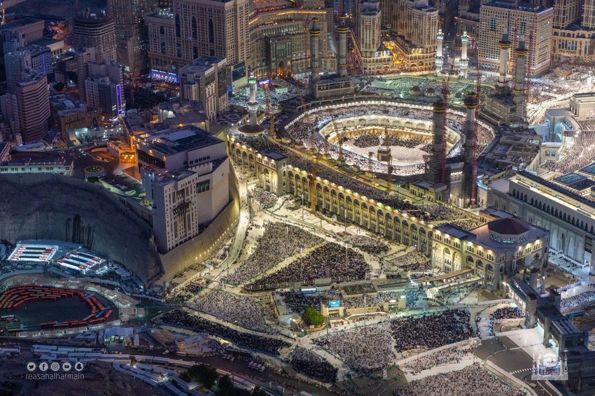 AlharamainSA's tweet photo. صور جوية من سماء مكة المكرمة للمسجد الحرام ليلة 27 من رمضان 

#يسر_وطمأنينة 
#من_الوصول_إلى_الحصول https://t.co/jyu6eeLTJj