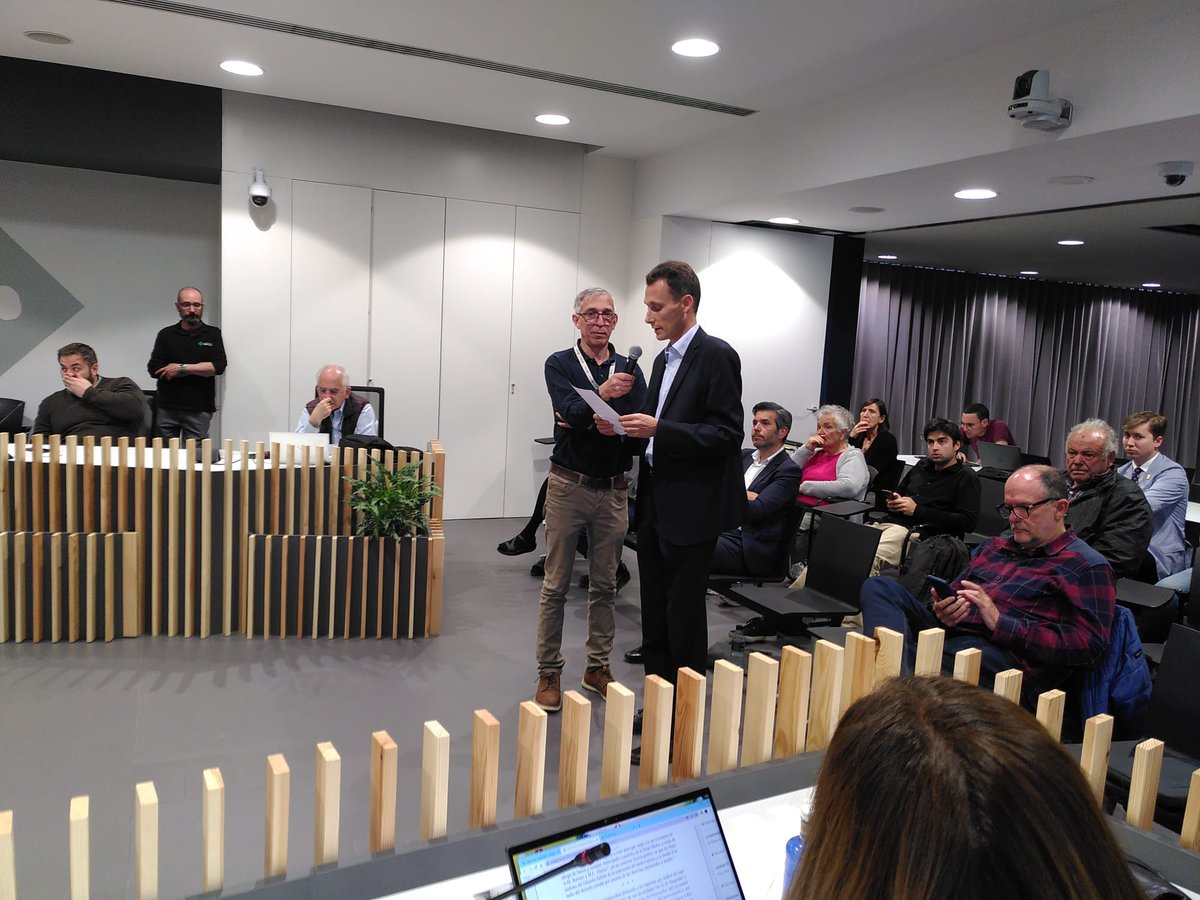 Carles Mercader, en nom de l'<a href="/AfaLaMirada/">AFALaMirada</a>, demana responsabilitat política en campanya davant d'aquest afer i acusa Xavier Bona, portaveu de <a href="/BoscSos/">Sos Bosc Volpelleres</a>, de fer-se una piscina sense permís a casa. #SantCugat #plestc