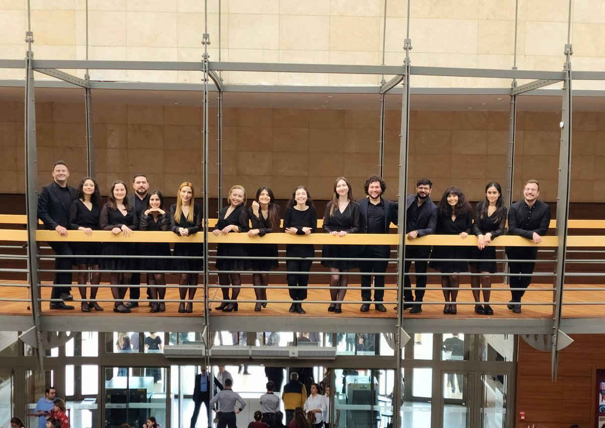 Haberturk's tweet photo. 🎼🎶Orphe Çoksesli Koro, İzmir Uluslararası Çoksesli Korolar Festivali kapsamında renkli bir konser verdi

🏆27 farklı şehirden 81 koronun ve 3 bin 87 koristin katıldığı festivalde Orphe Çoksesli Koro, "Entonasyon, Homejenlik ve Koro Tınısı Başarı Ödülü" kazandı https://t.co/M3qfqq8SjD