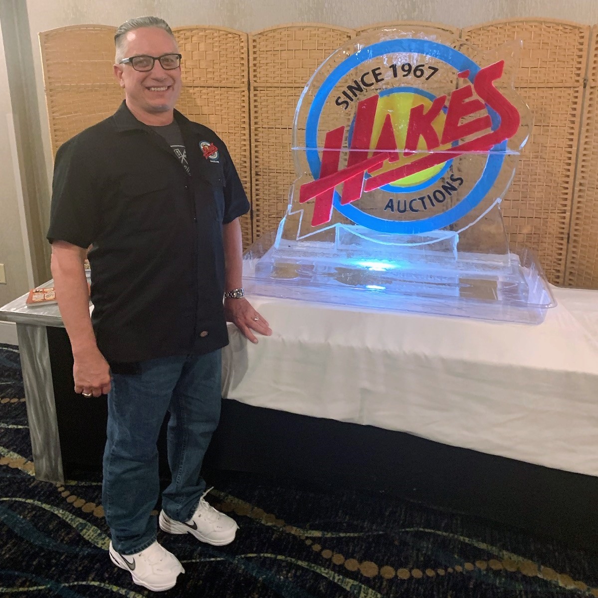 This past weekend, @HakesAuctions attended the #LittleGiantComics Old School Comic Show in #Concord #NewHampshire! We were also one of the show's sponsors, which resulted in this sweet ice sculpture! How #cool (pun intended) is that?!?
#comicbooks #comics #collector #ToddForScale