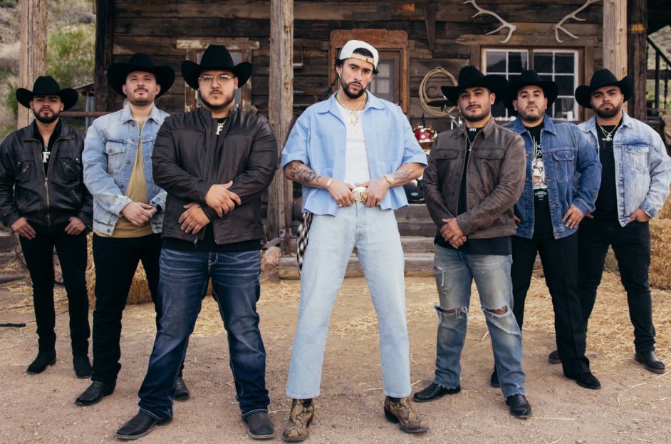 LaJefa987FM's tweet photo. #GrupoFrontera está decidido a romperla nuevamente en la radio y plataformas digitales de música con el estreno de “un x100to” junto a la sensación del reguetón, #BadBunny.  📷📷¿Qué te pareció la canción? 📷 📷📷📷 https://t.co/wk6Kh0J88c https://t.co/edrPDbqCnA