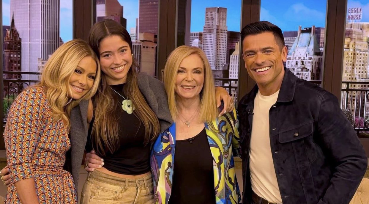 KellyMarkLive on X: "Mark Consuelos had a great first day! #KellyandMark https://t.co/TT1nuTXmwP" / X
