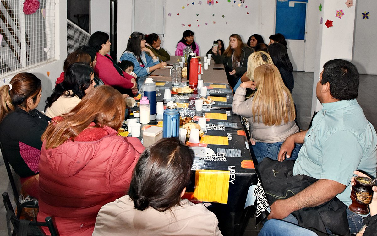 MOTEPO EN LOS BARRIOS Mujeres Peronistas acercarán propuestas a <a href="/TeresitaMadera/">Teresita Madera</a> y <a href="/monidiazdalbano/">Mónica Díaz D'Albano</a>  Nuestra mirada del genero es necesaria para refundar una ciudad que nos discrimina y nos margina. Juntas le daremos una impronta diferente a nuestras propuestas" <a href="/MiSolDiaz/">Sol Diaz</a> #Motepo
