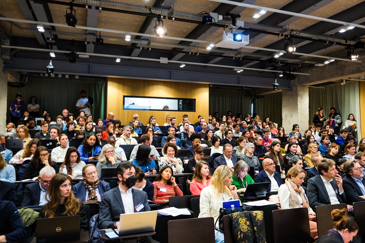 BCouillard33's tweet image. 👕À @IfmParis pour rencontrer les acteurs d&apos;une mode responsable et circulaire, engagés pour la transformation de notre modèle de production.

À partir de 2024, les consommateurs pourront devenir des consom’acteurs grâce à l&apos;#ecoscore. 2/2