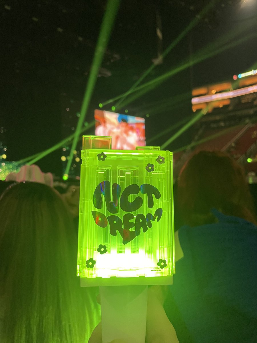 victorian1209's tweet photo. @dreammaker_usa @NCTsmtown_DREAM My happiest moment with dream is seeing their concert in houston with my sister! It was so good and memorable that I bought another ticket for LA 💖 
#NCTDREAM #THEDREAMSHOW2_In_A_DREAM
#NCTDREAM_THEDREAMSHOW2 
#THEDREAMSHOW2_in_LOS_ANGELES https://t.co/vYhU5OMwGG