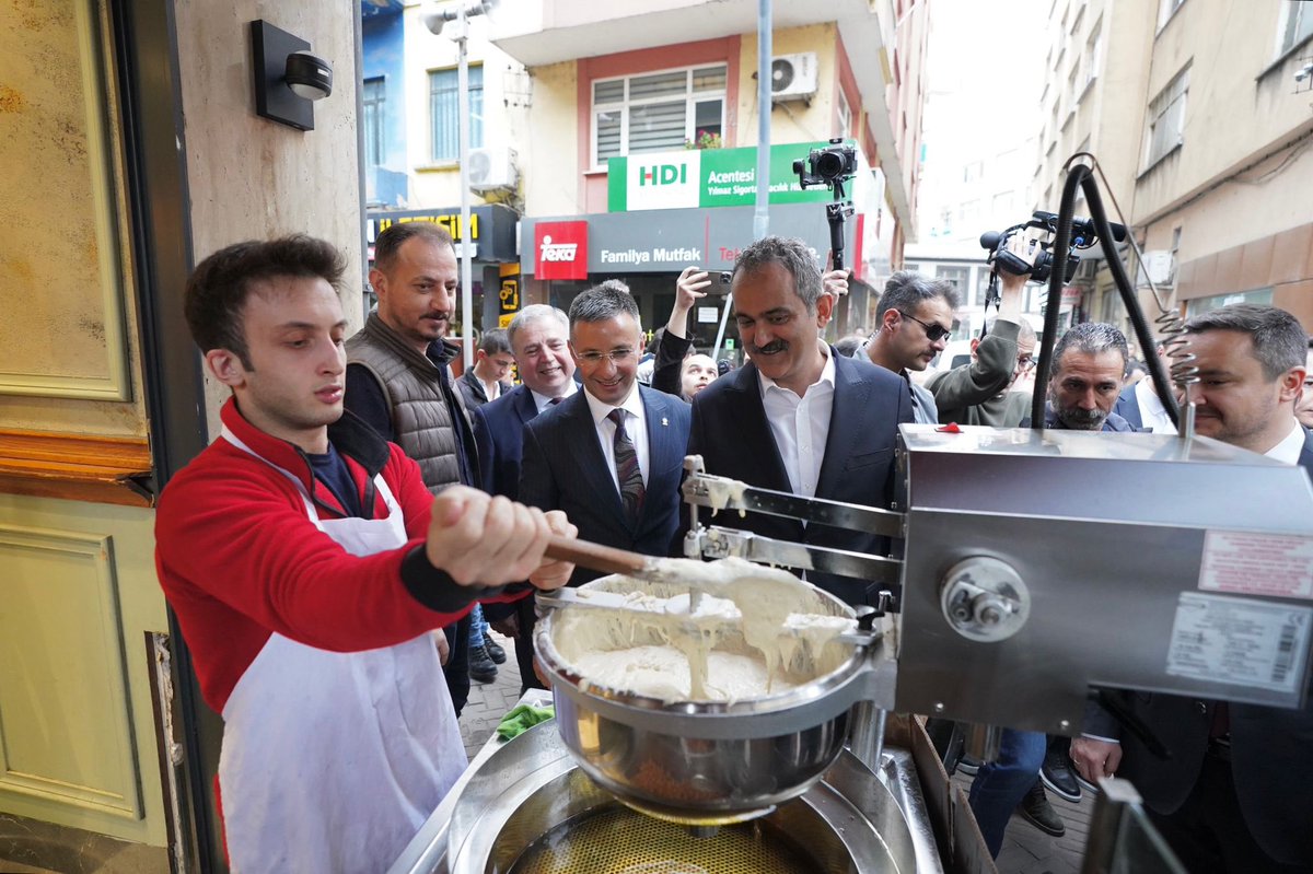 prof_mahmutozer's tweet photo. Ordu Fatsa’da esnafımız ve vatandaşlarımızla bir araya geldik. 

#TürkiyeYüzyılı https://t.co/lOMLKRTDY5