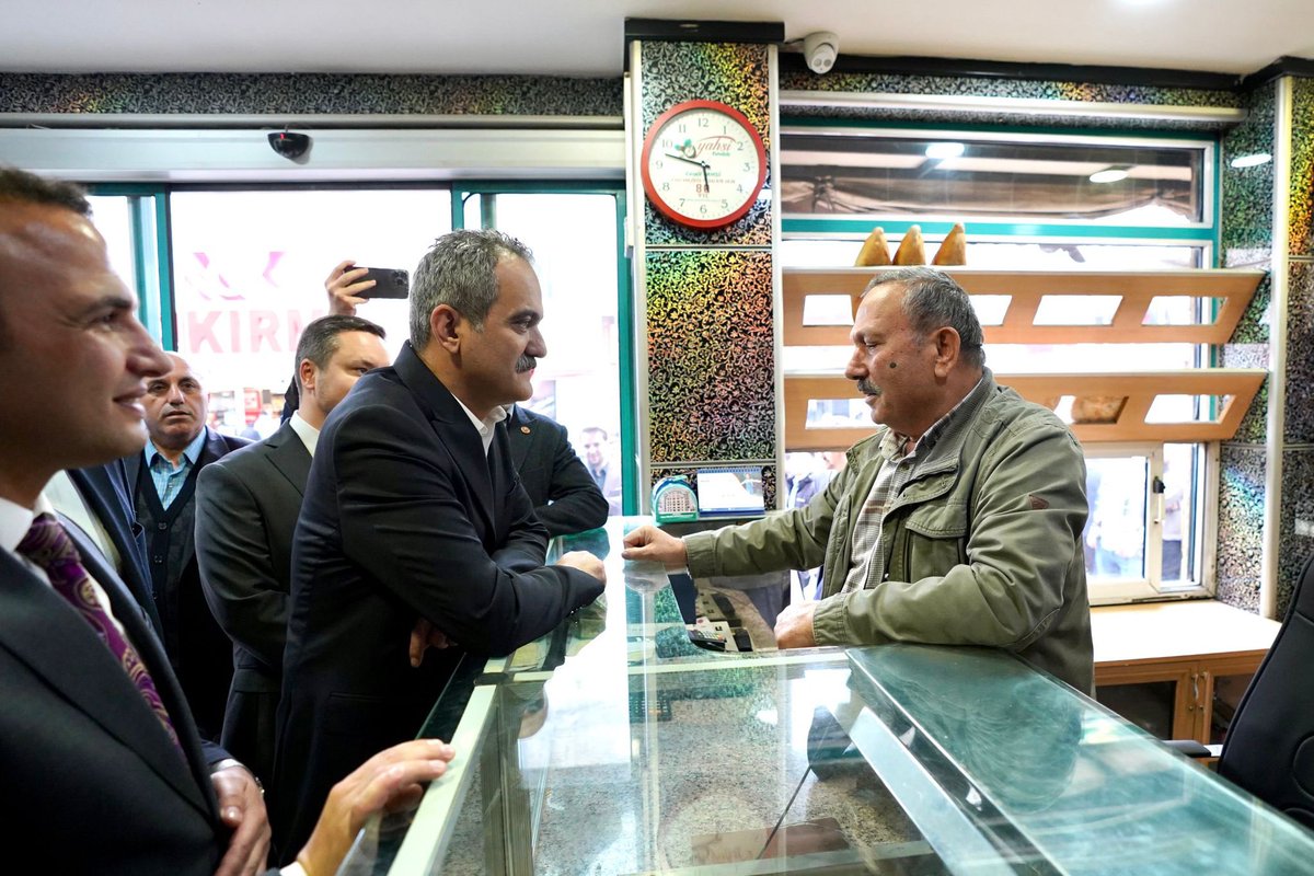 prof_mahmutozer's tweet photo. Ordu Fatsa’da esnafımız ve vatandaşlarımızla bir araya geldik. 

#TürkiyeYüzyılı https://t.co/lOMLKRTDY5