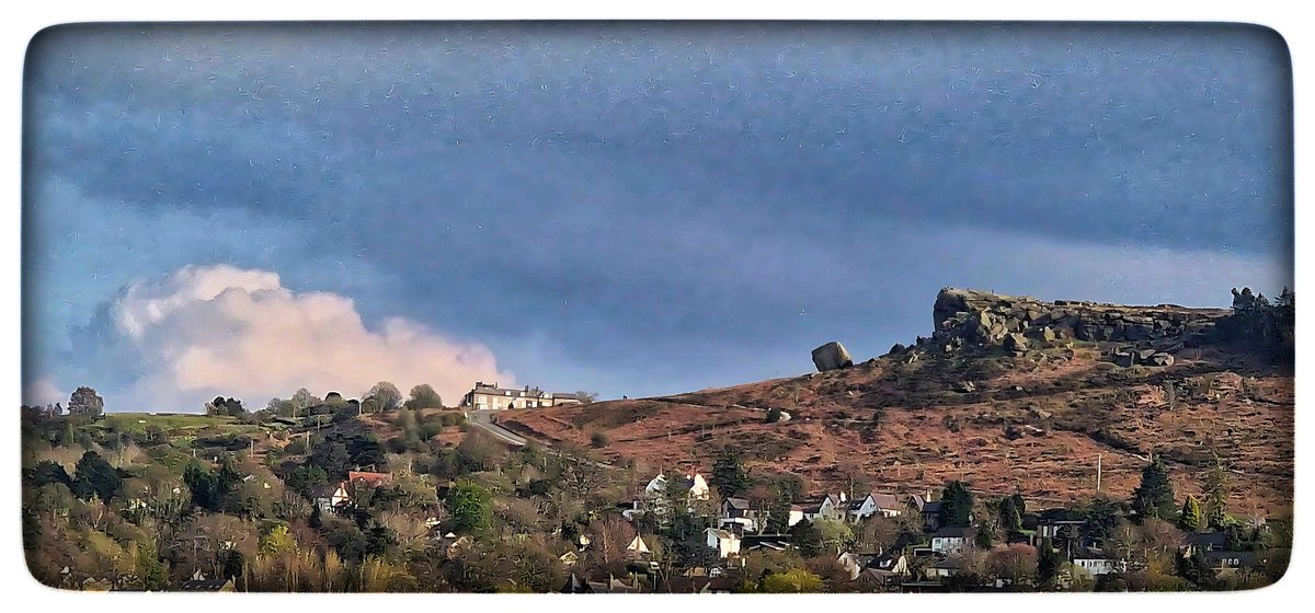 Peepers_110170's tweet photo. @visitBradford @Discover_Ilkley @IlkleyChat @bbcweather
Enjoying the stunning views from my den 🪟  this Monday evening  as others sit on the Cow &amp; take in the beautiful views of Ilkley &amp; beyond.

#ilkley #ilkleymoor #cowandcalfrocks #cloudscape #takingintheviews #mondaywvening https://t.co/JlkA0FHx63