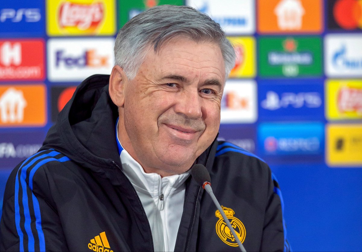 RodriguezRMCF's tweet photo. Ancelotti: “Para nosotros lo importante es jugar al fútbol luego hay equipos que están más acostumbrados a jugar por la tarde y otros por la noche”.

Sois haters de este tío, es de coña. https://t.co/gJfO3TFrif
