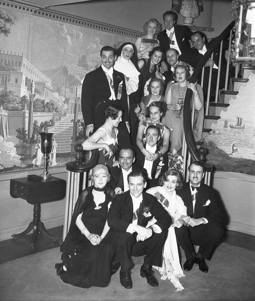 Reunión de personalidades con estrellas de #Hollywood en 1936, entre ellas #MarionDavies, #DouglasFairbanksJr, #CaroleLombard, #DouglasFairbanks, #CliftonWebb, #ClarkGable y #VirginiaBruce.