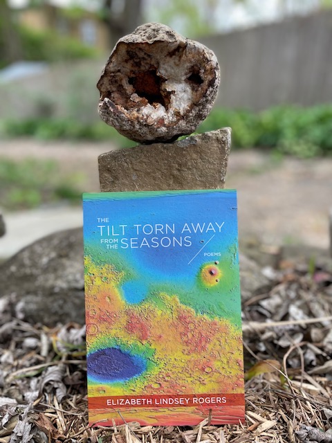 #NationalPoetryMonth spotlight!! 'With ingenuity & consistently arresting images & phrases,' @elizabethlinds's THE TILT TORN AWAY FROM THE SEASONS imagines a human mission to Mars as the consequence of climate change & natural disaster. (@kenyonreview) 🚀 press.uchicago.edu/ucp/books/book…