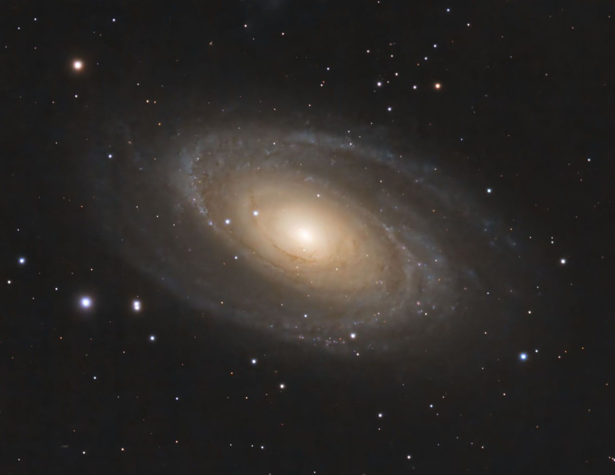 TeroHiekkalinna's tweet photo. Boden sumu (Messier 81) ja Sikarigalaksi (Messier 82) sijaitsevat Ison Karhun tähdistössä yli 11 miljoonan valovuoden päässä Maasta. Kuvattu 1.-3.4.2023 ja valotusta 12 tuntia ja 25 minuuttia ☀️🌞🪐☄️✨💫🌟⭐️🔭🤩 #avaruus #tähtikuvaus #messier81 #messier82 https://t.co/r86LtiWLFM