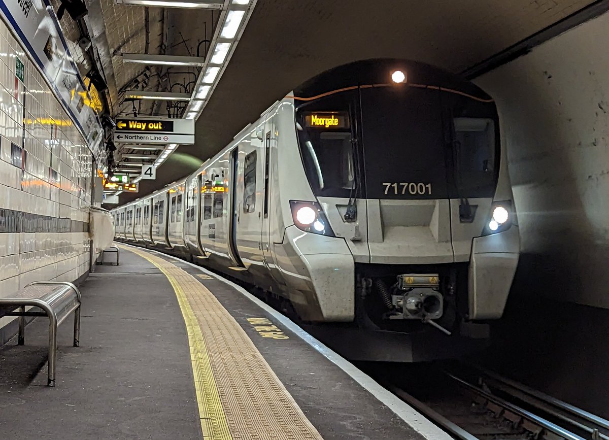 DownOnTheStour's tweet photo. My next port of call was visiting all the stations on the Moorgate Branch 💪

The former stomping grounds of the PEPs. It's excellent to see NSE still clinging on at Essex Road 👏

#DownOnTheStour #RailwayPhotography #railwaytwitter #class717 #moorgate #networksoutheast https://t.co/CUQgXqejQ7