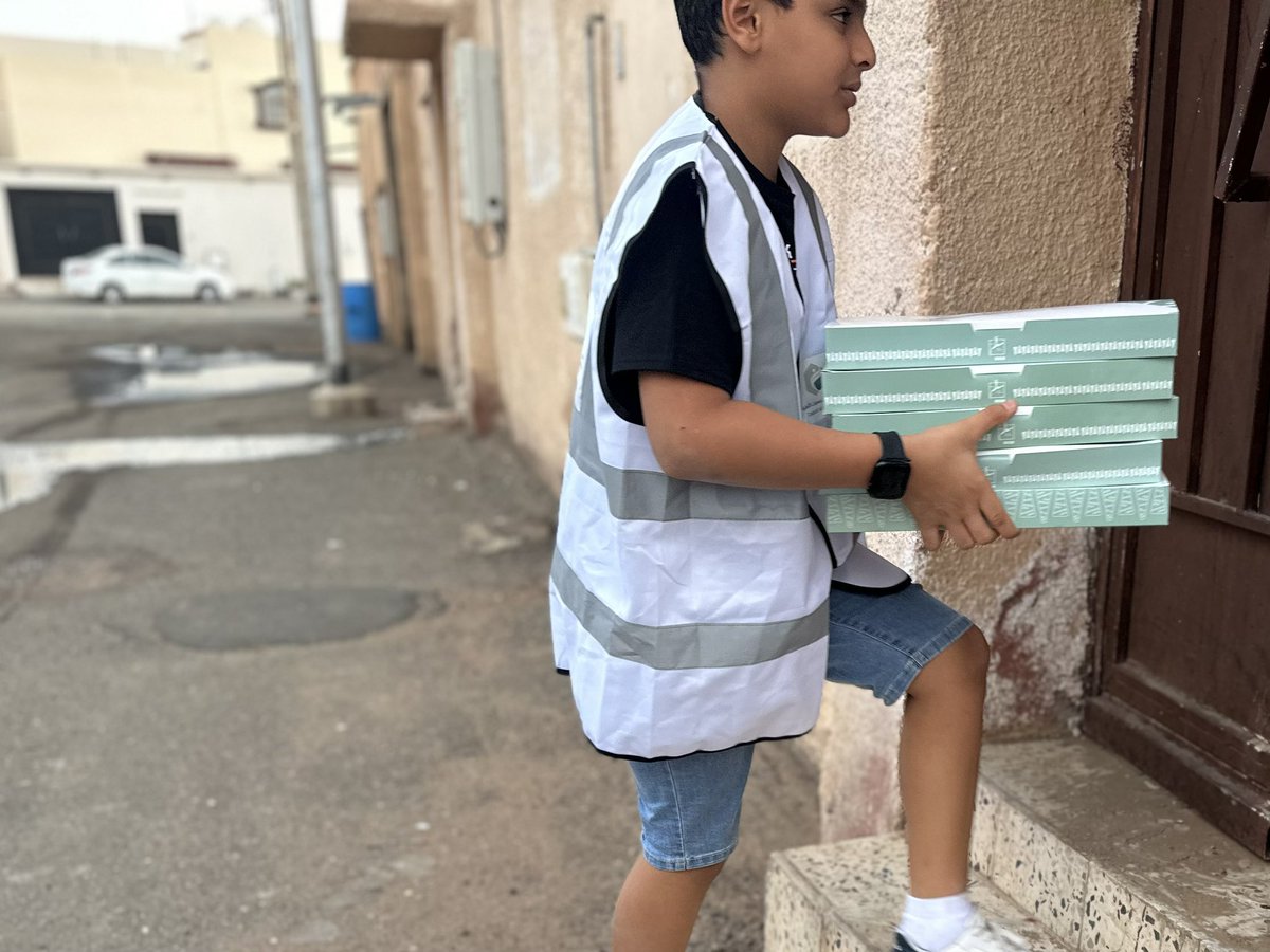 #اليوم_السادس_والعشرون_من_رمضان 

بالتعاون مع #مجلس_جمعيات_حائل <a href="/ngoshail/">مجلس الجمعيات الأهلية بمنطقة حائل</a> 
توزيع ١٠٠ وجبة إفطار بدعم من ريف برقر وشورما المعلم طيلة أيام العشر الاواخر من رمضان 

شكراً فارس الصنهات 

#رمضان 
#حائل 
#مجلس_الجمعيات_الاهلية