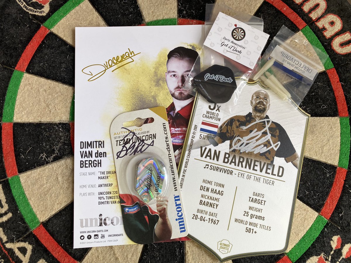 GIVEAWAY

For a chance to win all these signed items from <a href="/Raybar180/">Raymond van Barneveld</a> courtesy of <a href="/Get_iTdarts/">GetiTdarts.com</a> 

All you need to do is like this tweet.

Follow <a href="/Get_iTdarts/">GetiTdarts.com</a> 

Tag a friend

Draw on 1st May.