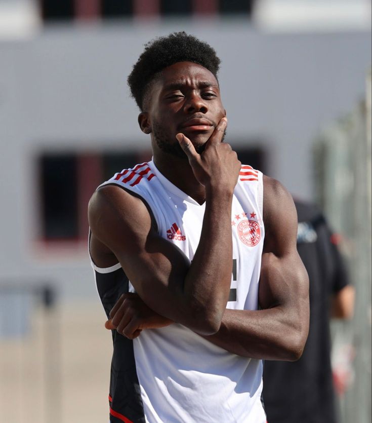 TransMilgrau's tweet photo. Real Madrid e Manchester City estão interessados ​​em contratar Alphonso Davies e podem até fazer uma proposta ainda neste verão.

 🗞️ @Plettigoal https://t.co/pPSo2Y3JxI