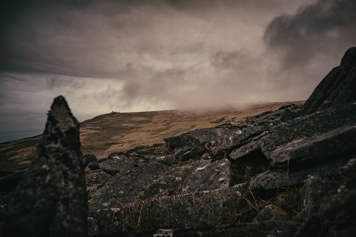 GlavindStrachan's tweet photo. Looking out from #LintsTor towards #FordslandLedge on #Dartmoor on Sunday morning as the low #cloud rolled in π #DramaticPhotography #MoodyPhotography #LandscapePhotographer #DartmoorPhotos https://t.co/mci2H3pFk8