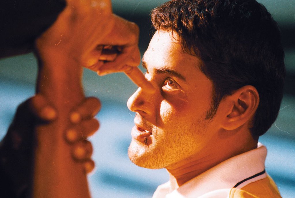 TheAakashavaani's tweet photo. With all due respect to all the actors who acted in #Okkadu remake, below two pics are >>>>> everyone else. 

PS: Stop triggering people, LC. https://t.co/v1ufqS4aZy