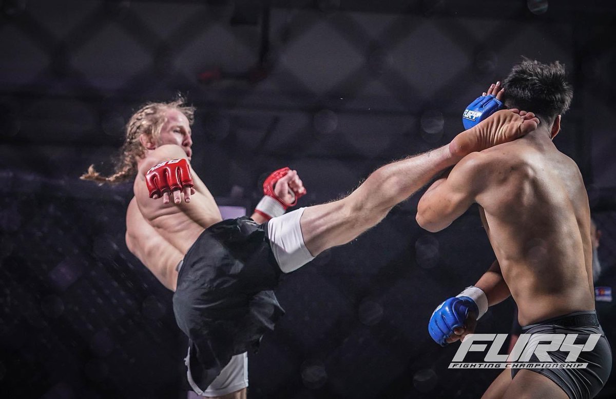 flawles_victory's tweet photo. I’ve thrown this kick on bags until my feet bled. Put in them hours for this. First round W. https://t.co/V0lMSTU2ph