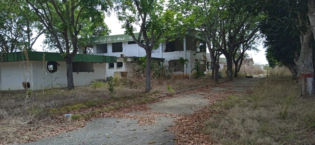 Presidente Maduro <a href="/NicolasMaduro/">Nicolás Maduro</a>  indigna ver indiferencia ante ataques a la infraestructura en Ciencia y Tecnología Agricola del INIA. Así luce en Anzoàtegui uno de sus Centros que fue referencia nacional y mundial en estudios del manejo de sabanas <a href="/wcastroPSUV/">Wilmar Castro</a>  <a href="/iniavenezuela/">INIA Venezuela🇻🇪</a>