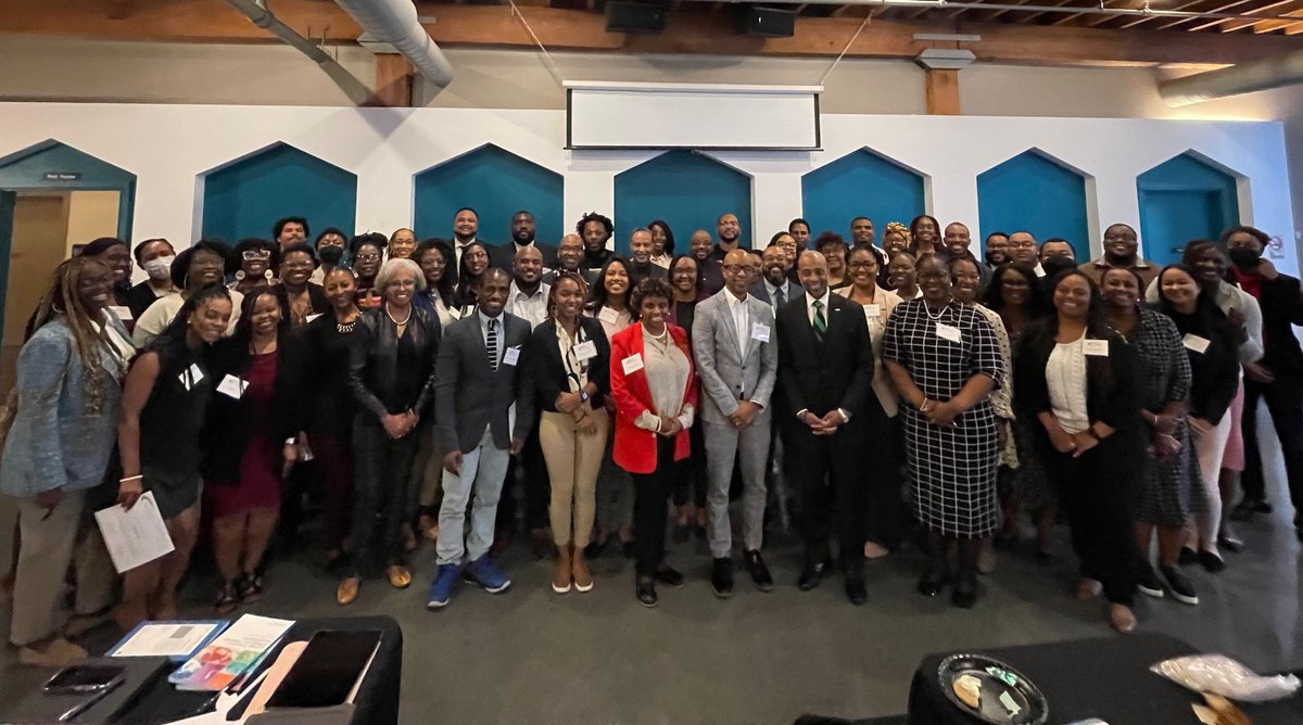 DrJFLJackson's tweet photo. This year's Hilliard-Sizemore Research Course was the largest in course history &amp; certainly one for the books.

Our participants have bright scholarly futures ahead!

View photos here:
https://t.co/MV9utyJevO

And thank you to @DiverseIssues for feature: https://t.co/BvJnQJvTYM https://t.co/bkbyw6OaRe