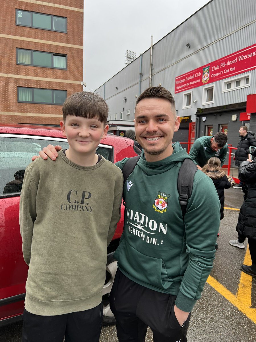 DeniseCharles's tweet photo. @fearlessidzine Taken on Friday, stopped for a photo and a chat @BenFoster @_BillyWaters amazing and made my nephews year! Our @Wrexham_AFC players are amazing and humble, also had a few other photos, and @eoghan O’Connell didn’t laugh when I fell over a tow bar either! #humble #trueplayers https://t.co/DM0RLKzbuv
