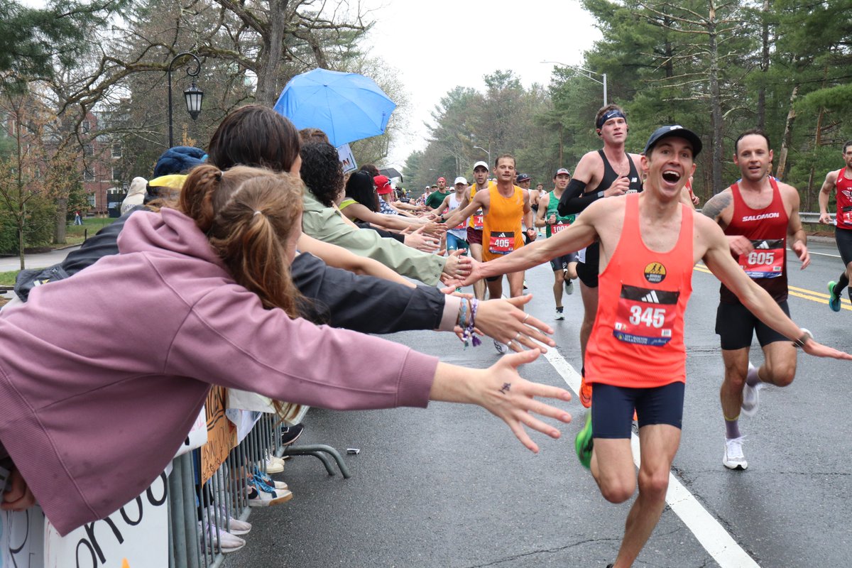 ChrisMcLJournal's tweet photo. Some of my favorite photos today from the Boston Marathon route at Wellesley College's Scream Tunnel. https://t.co/9T8qTYiUsk