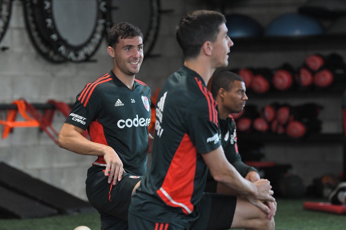 RiverPlate's tweet photo. Arrancando otra semana así 😁⚪❤️⚪ https://t.co/PtVcWRyNrr